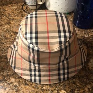 Burberry bucket hat
